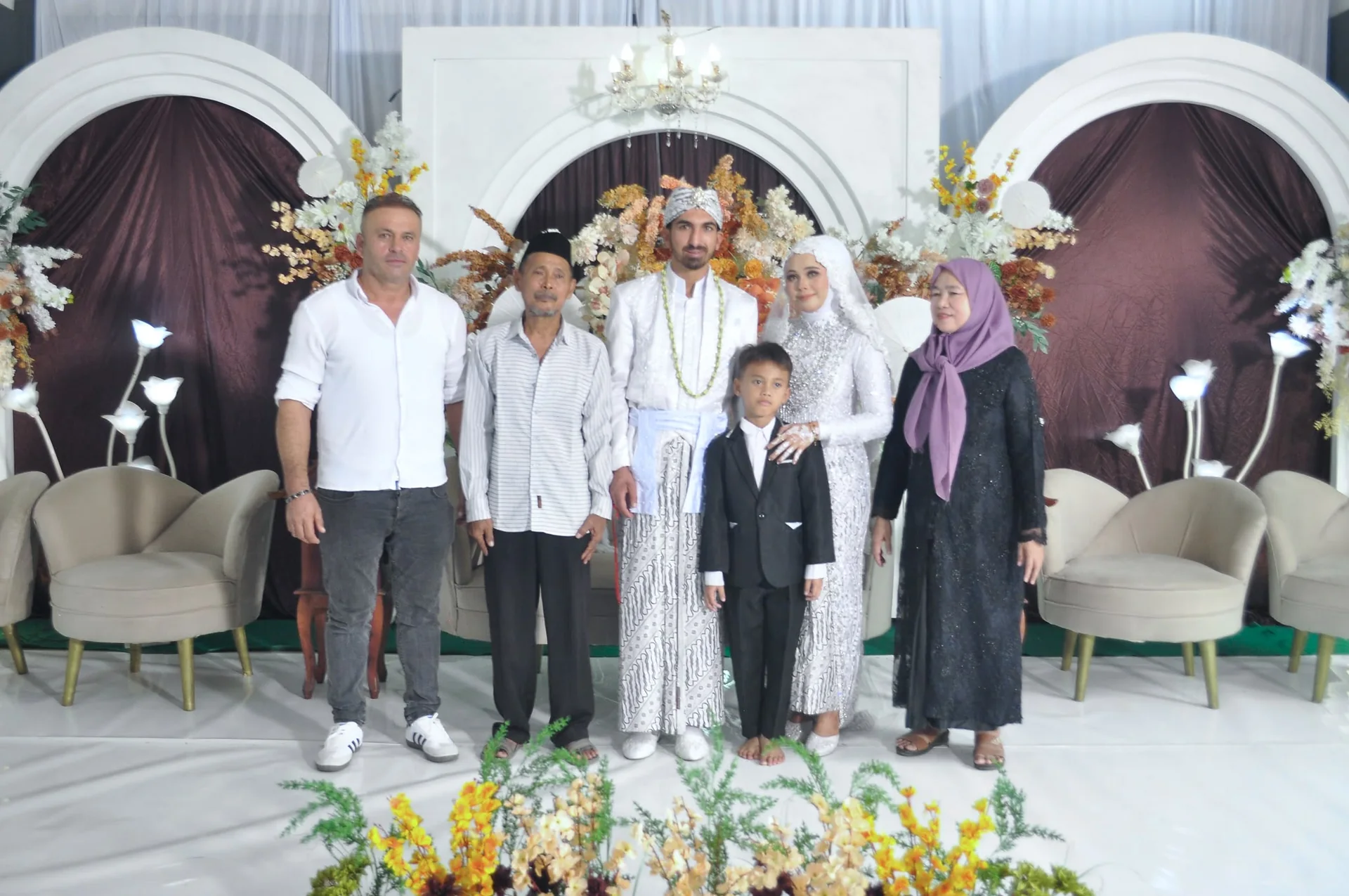 Seydikemerli Damat, Endonezyalı Gelinle Evlendi