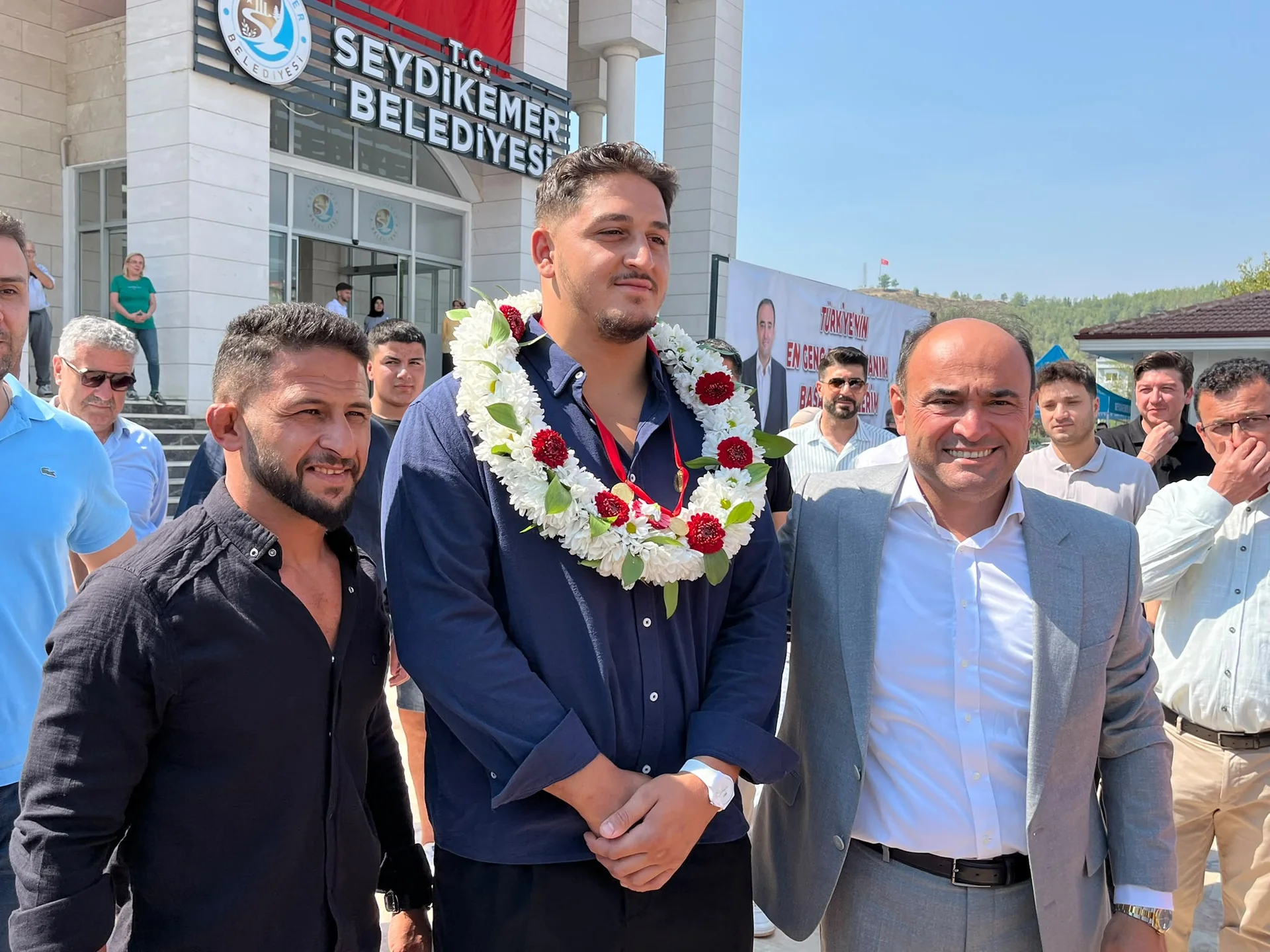 Türkiye’nin En Genç Başpehlivanına Seydikemer’de Görkemli Karşılama