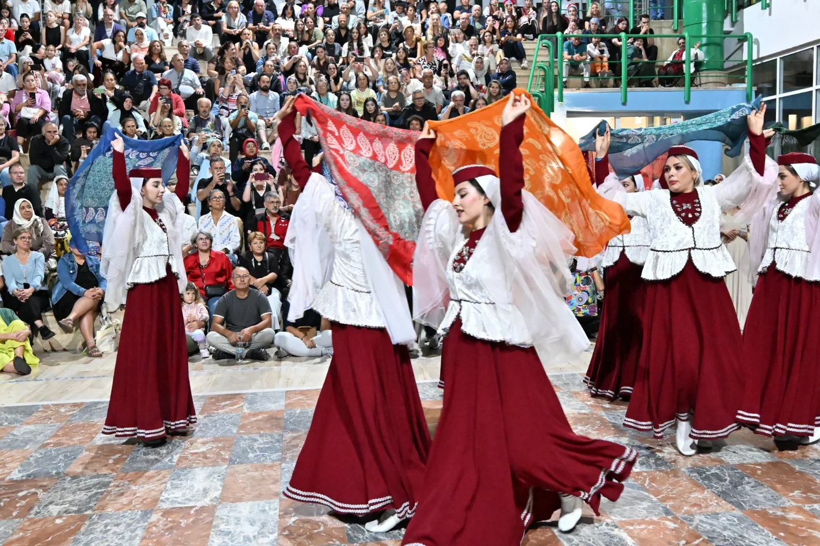 Fethiye’de Halk Dansları Festivali Coşkusu Yaşandı
