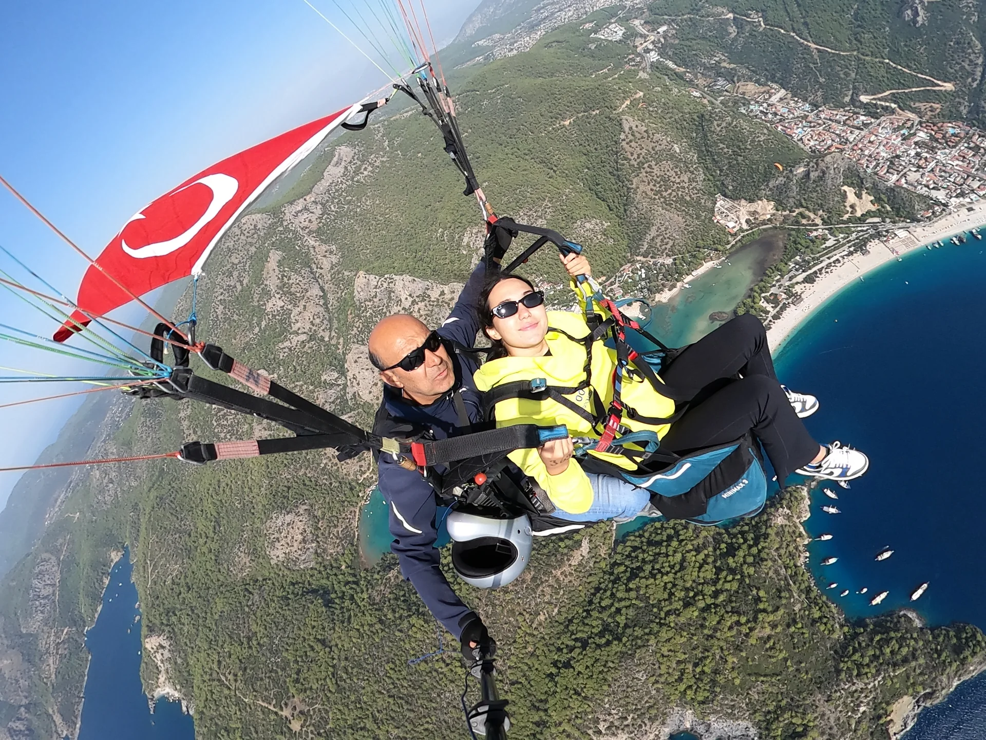Ölüdeniz’de Yüzerek Yarıştılar, Babadağ’dan Uçarak Ödüllendirildiler