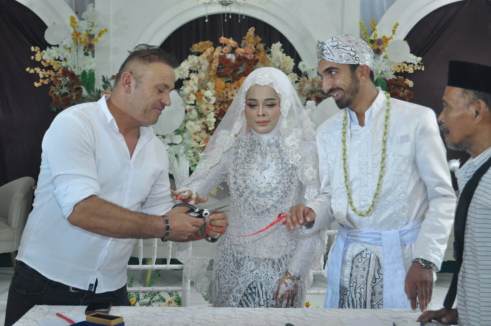 Seydikemerli Damat, Endonezyalı Gelinle Evlendi
