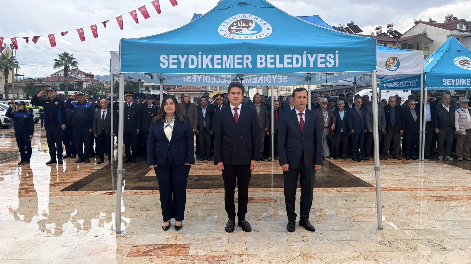Seydikemer’de Cumhuriyet Bayramı Coşkusu Çelenk Töreniyle Başladı