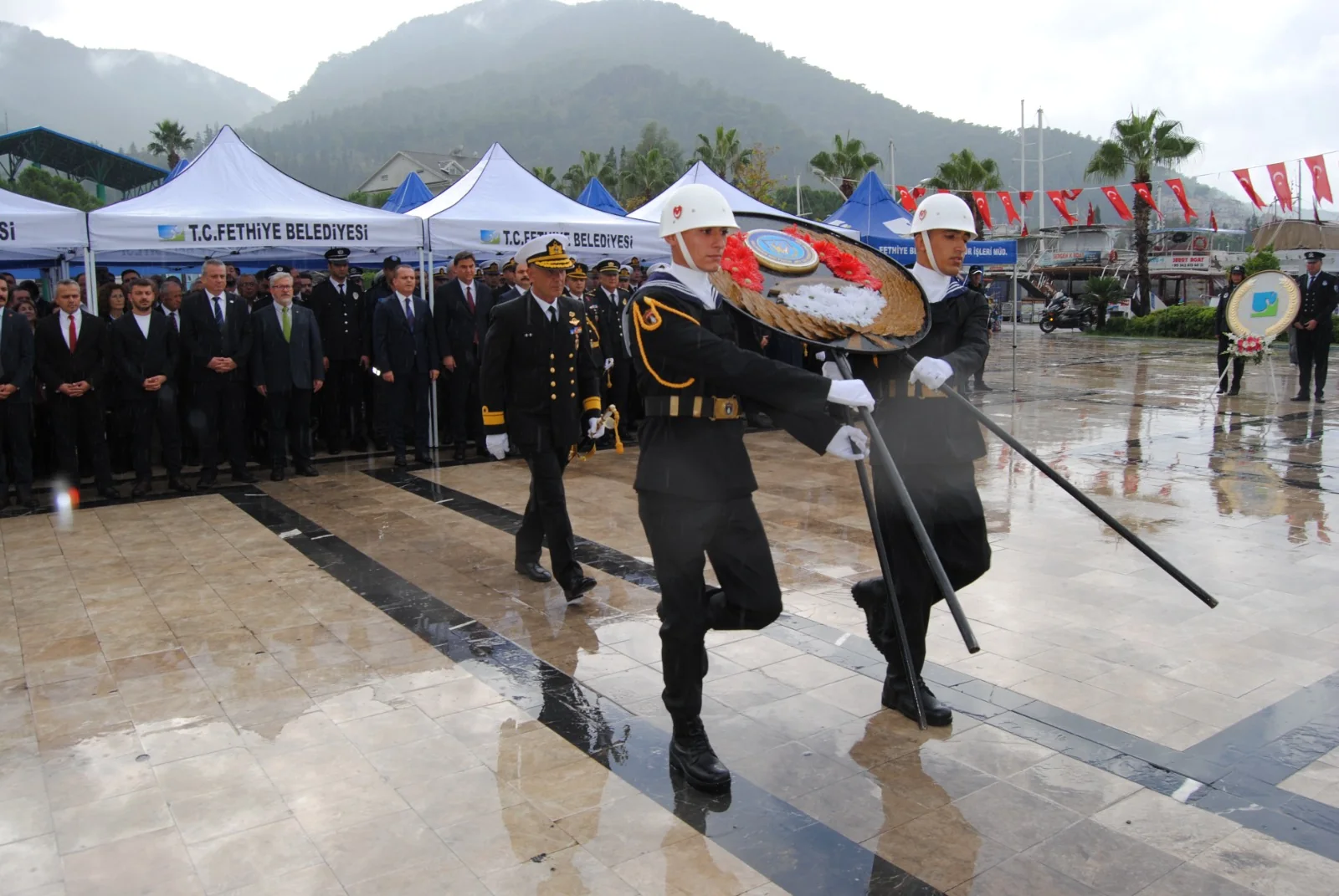 Fethiye’de Cumhuriyet Bayramı Coşkusu Çelenk Sunma Töreni İle Başladı