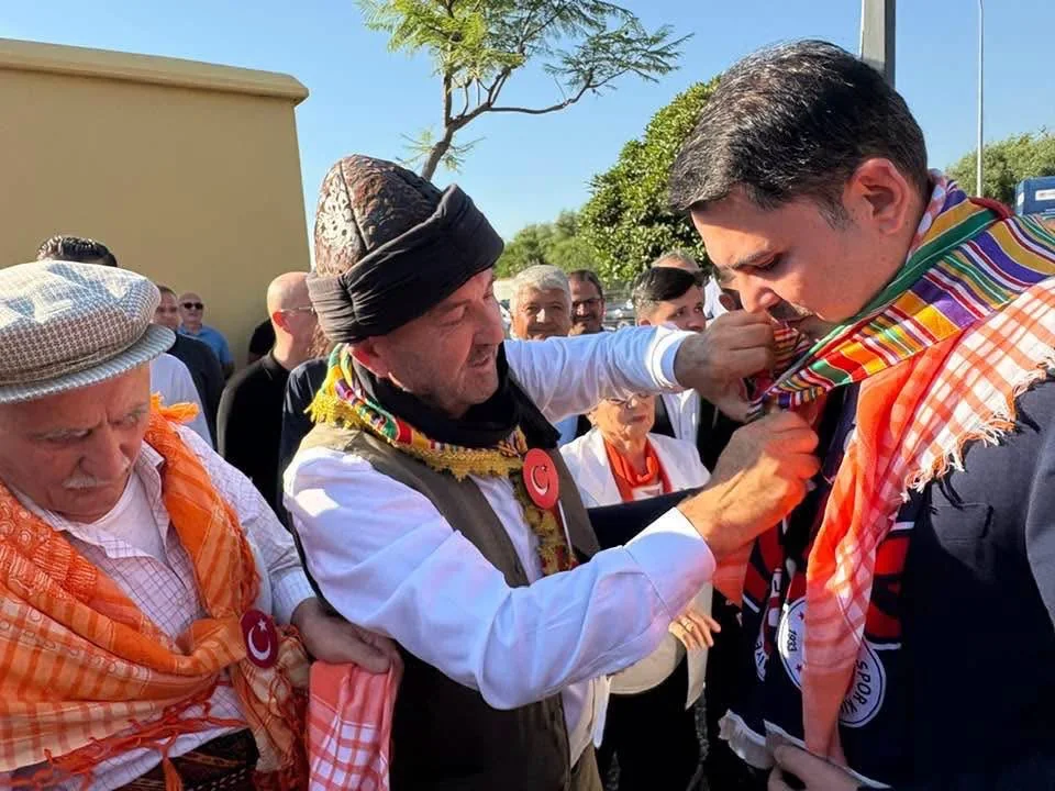 Yörüklerden Bakan Kurum’a Keyfiye ve Sarı Yağlık Takdimi