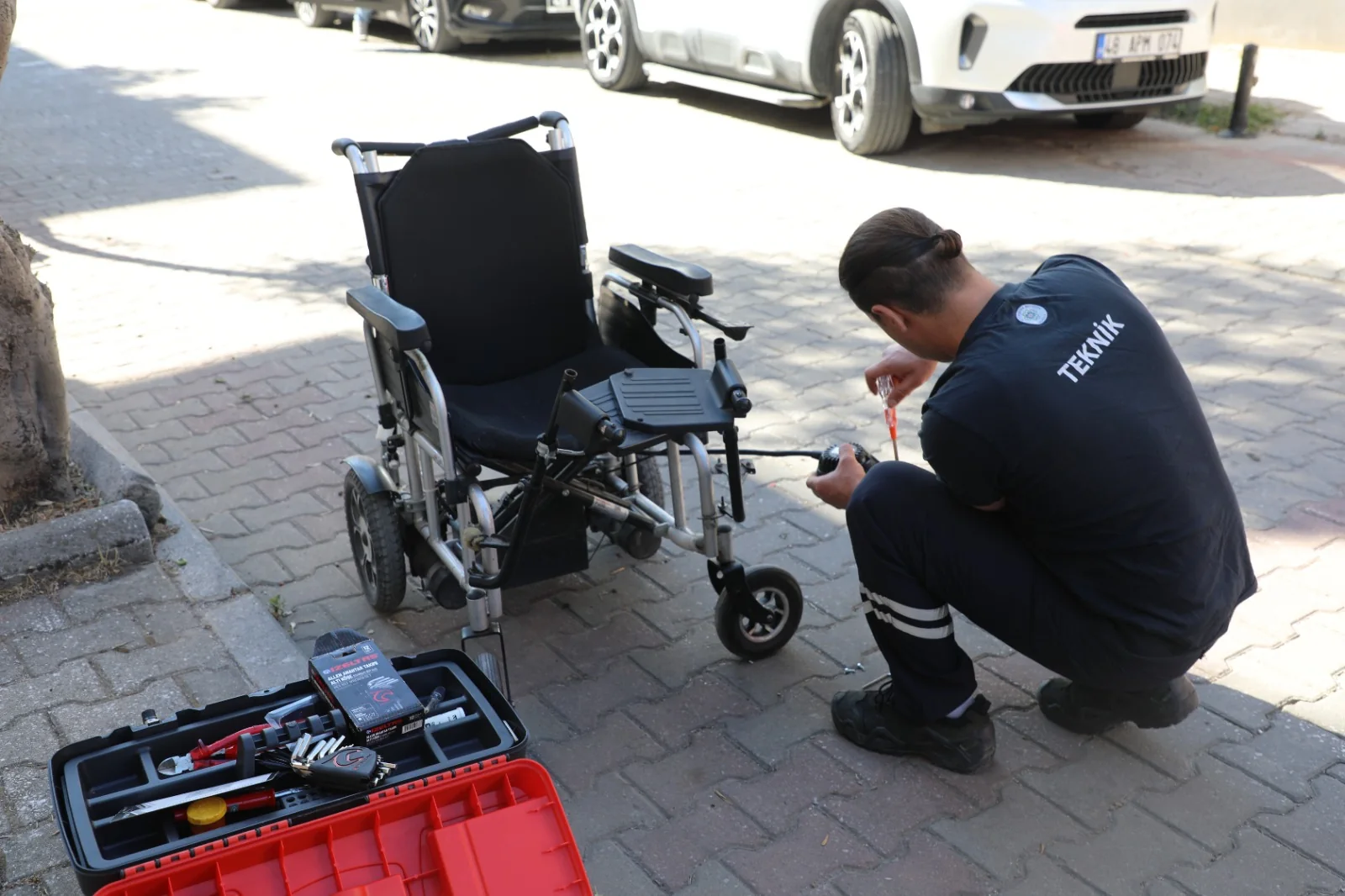 Fethiye’de Engelli Bireylere Ücretsiz Sandalye Tamiri Desteği