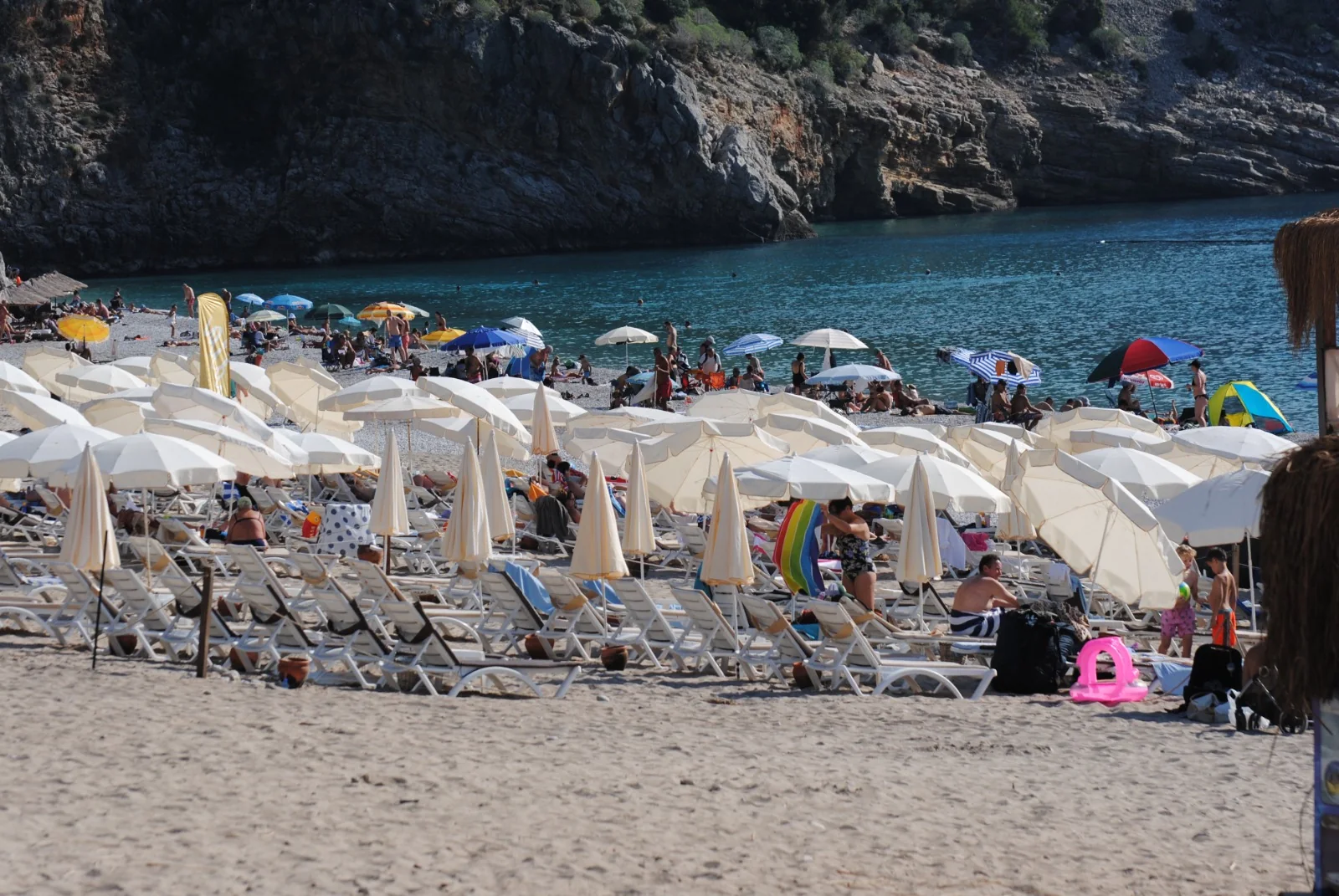 Fethiye’de Turistler Denize Girdi