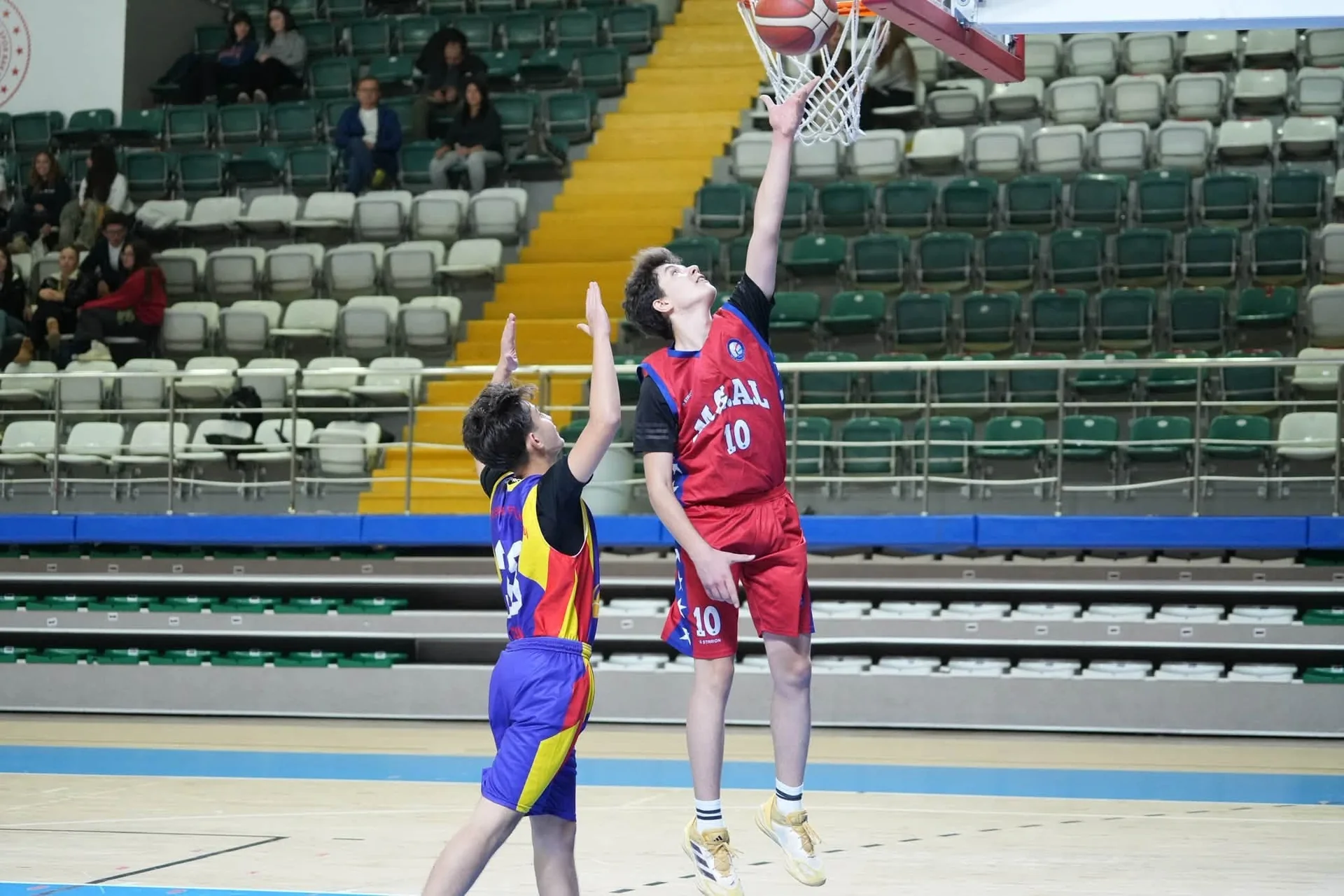 Muğla’da Genç Basketbolcular İlçe Birinciliği İçin Parkeye Çıktı