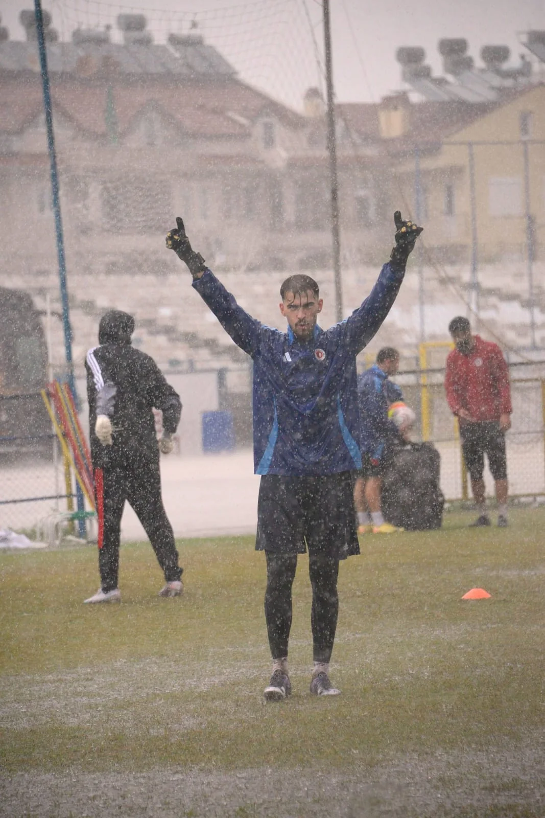 Fethiyespor Kupa Mesaisinde: Lacivert-Beyazlılar Yağmur Altında Çalıştı