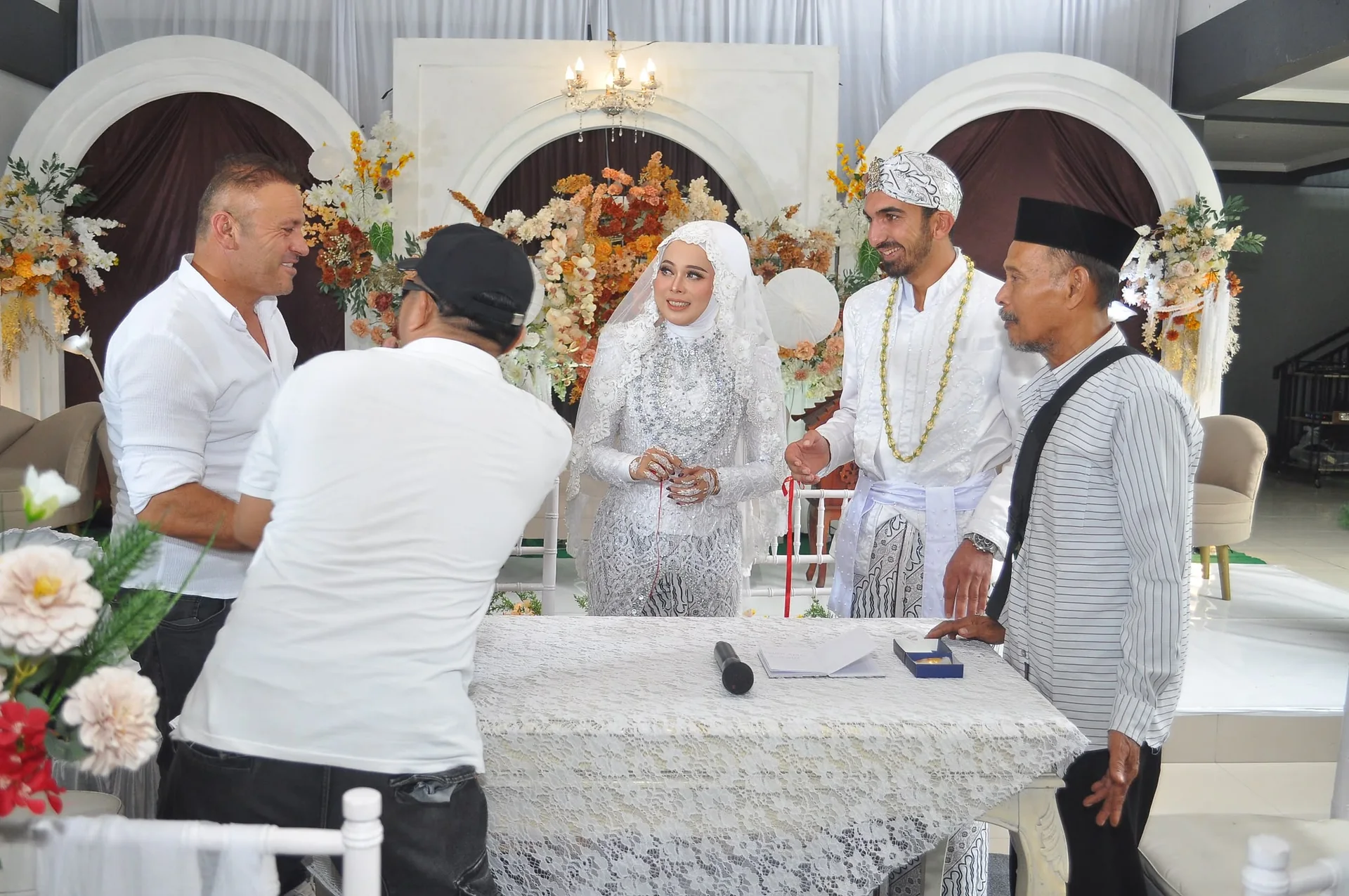 Seydikemerli Damat, Endonezyalı Gelinle Evlendi